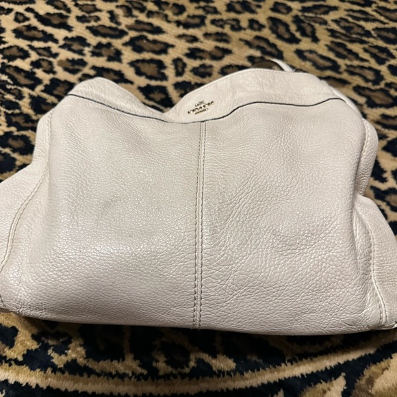 100% Authentic Coach white leather purse.  Very good condition.  Smells like new - Picture 13 of 13
